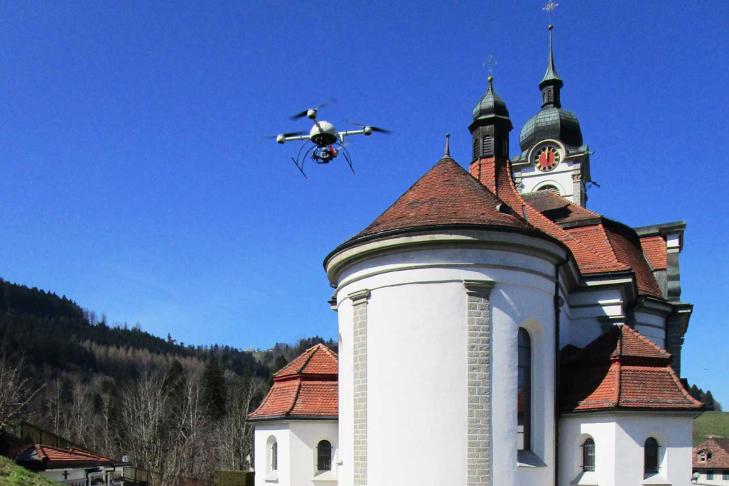 Mesure par drone de l'église Sainte-Anne à Schindellegi, HMQ AG