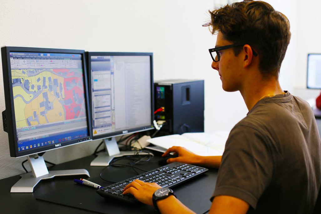 HMQ AG Salon des métiers Géomaticien CFC CAO Travail de bureau