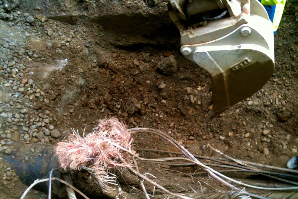 Swisscom, pelle mécanique en cas de dommages aux lignes électriques