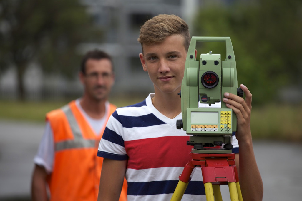 Benjamin Patt, apprenti géomaticien CFC, HMQ AG