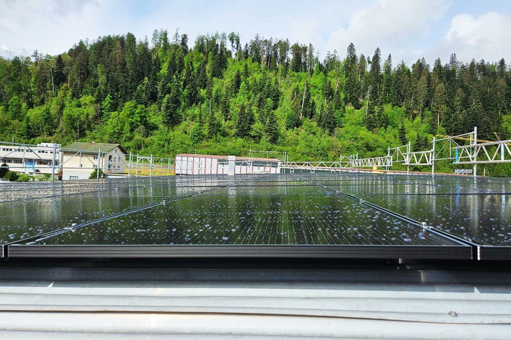 Installation photovoltaïque, vue du toit, HMQ AG