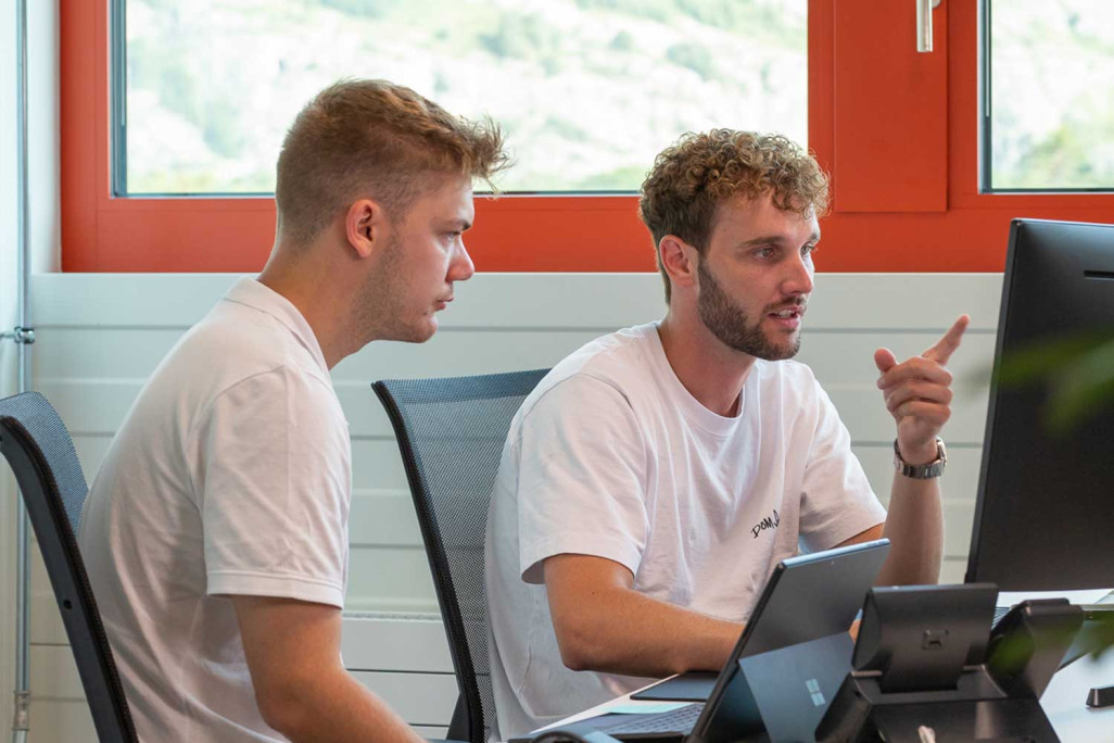 Benjamin Patt, responsable de secteur, et Tim Fehr, chargé de dossier, conservation des preuves, HMQ AG