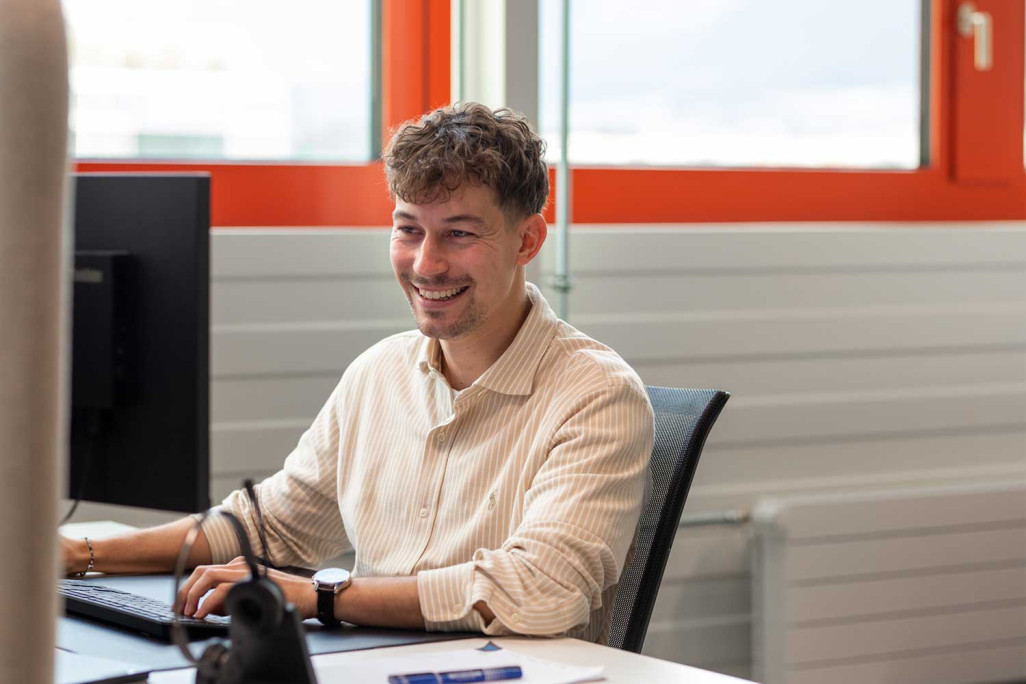 Elias Haussener, responsable de la Suisse romande, relevé de bâtiments et modèles BIM, poste de travail, HMQ AG